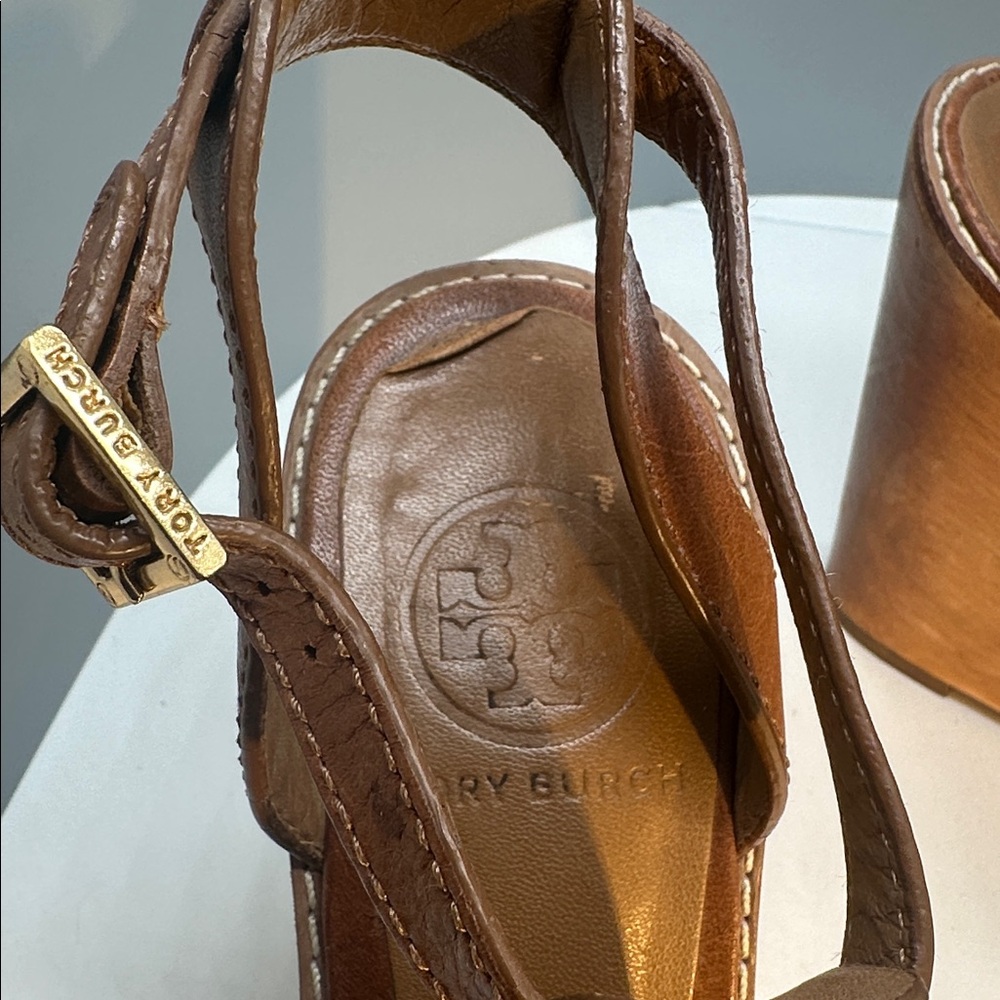 TORY BURCH | LIGHT BROWN | RIVER T BAR | LEATHER | WEDGE SANDALS - Picture 5 of 8